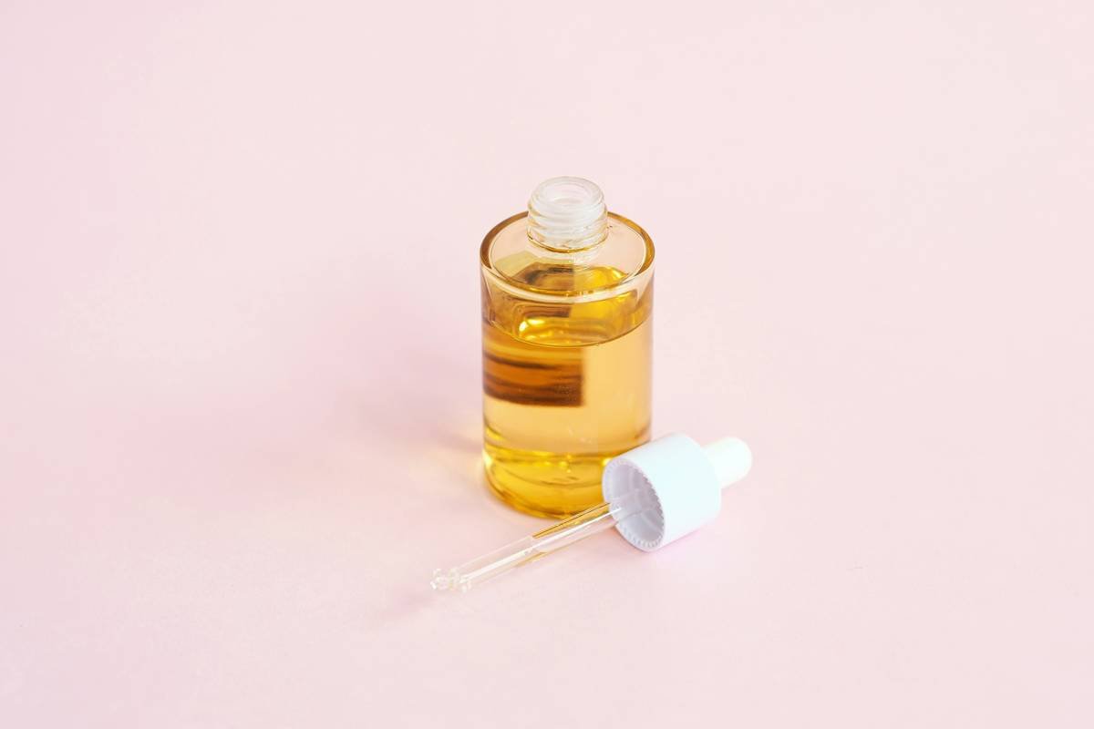 Antioxidant Toner: Your Skin’s Daily Defense Against Dullness and Damage