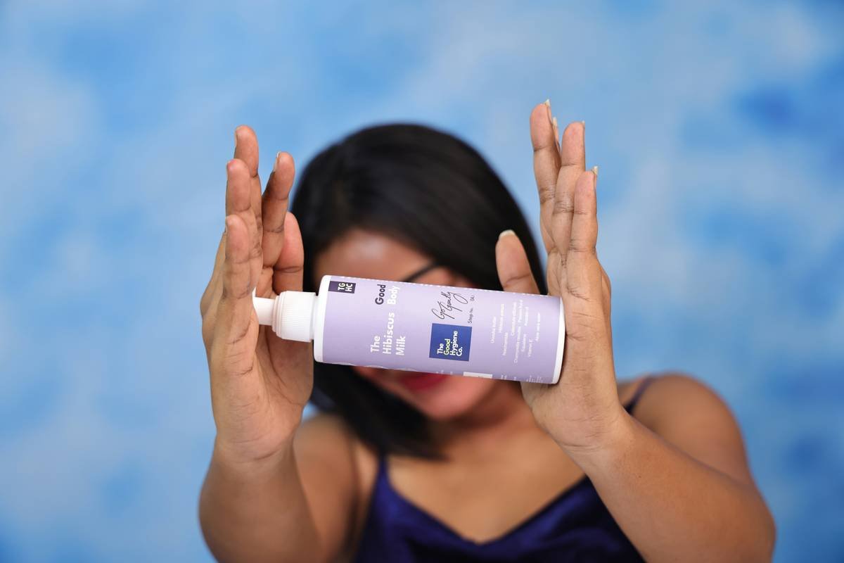 Infographic showing skin pH scale from 3.0 (very acidic) to 8.0 (alkaline), with ideal mild toner range marked at 4.5–5.5 beside healthy skin zone